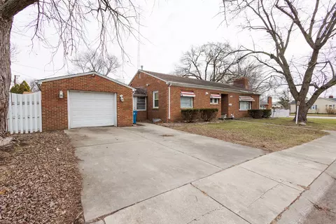 Exterior - 595 Beckman Dr, Kankakee, IL 60901 photo 1 of 4