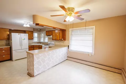 Kitchen - 595 Beckman Dr, Kankakee, IL 60901 photo 5 of 5