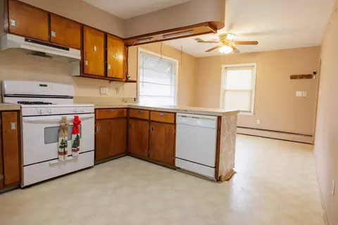 Kitchen - 595 Beckman Dr, Kankakee, IL 60901 photo 1 of 5