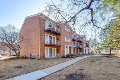615 Quincy Bridge Ln #201, Glenview, IL 60025