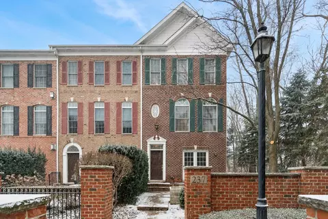 237 Boxcar Ave, Naperville, IL 60540