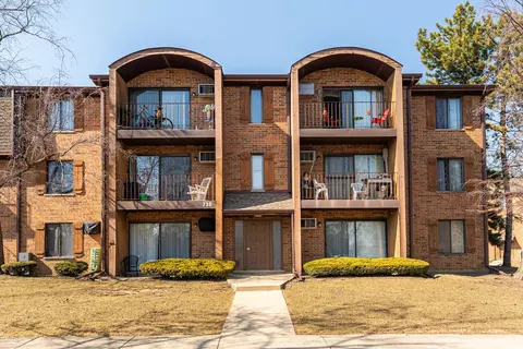 738 N Briar Hill Ln #5, Addison, IL 60101