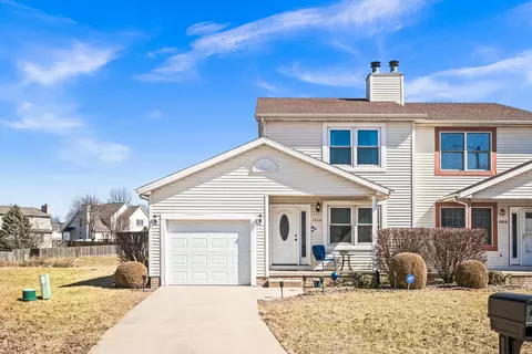 1314 Beacon Hill Ct, Normal, IL 61761