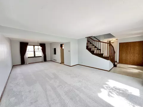 1024 Concord Dr, Bartlett, IL 60103 photo 3