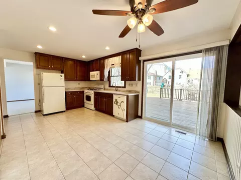 1024 Concord Dr, Bartlett, IL 60103 photo 9