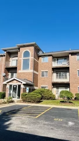 881 N Swift Rd #204, Addison, IL 60101