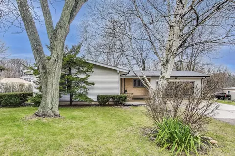 5509 Summerville Dr, Wonder Lake, IL 60097