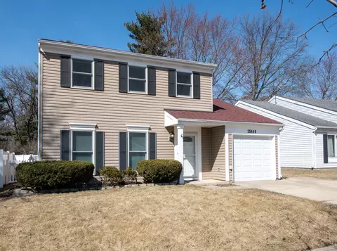2 S448 Cherice Dr, Warrenville, IL 60555