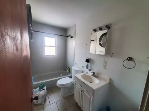 Bath - 16225 Marshfield Ave, Markham, IL 60428 photo 1 of 1