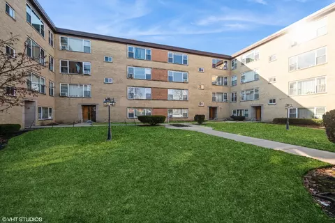 2623 W Fitch Ave #2E, Chicago, IL 60645