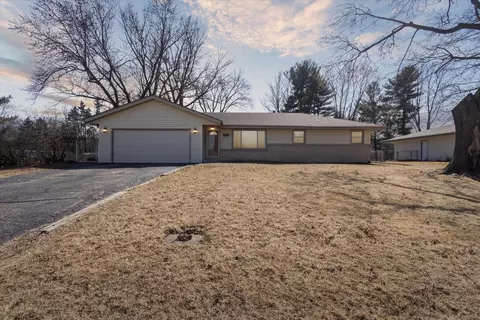 2833 Cascade Dr, Rockford, IL 61109