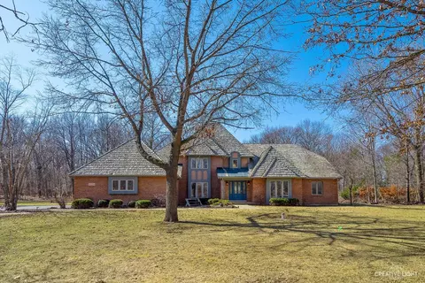 8 N704 Edgewood Rd, Campton Hills, IL 60124