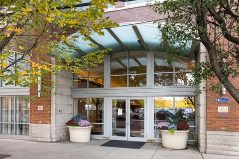 933 W Van Buren St #409, Chicago, IL 60607