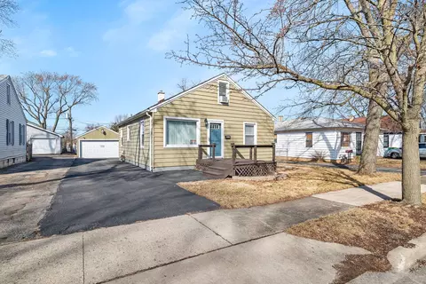 1313 Waverly Pl, Joliet, IL 60435