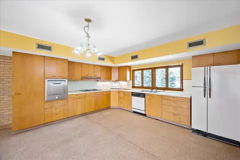 310 Highland Ave, Normal, IL 61761 photo 5