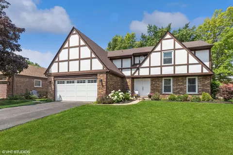 2214 N Dryden Ln, Arlington Heights, IL 60004