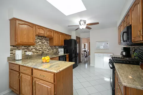 2263 Hiram Dr, Wheaton, IL 60189 photo 13