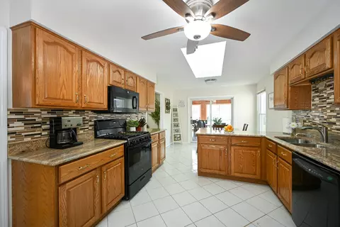 2263 Hiram Dr, Wheaton, IL 60189 photo 14