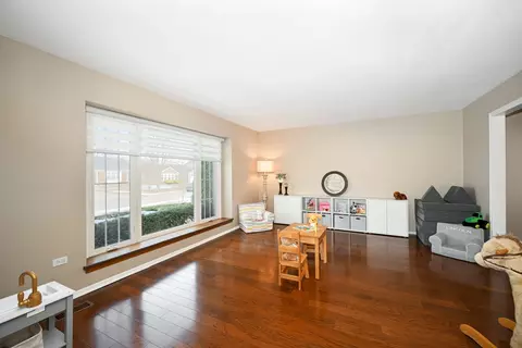 2263 Hiram Dr, Wheaton, IL 60189 photo 5
