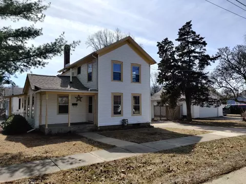 420 E 3rd St, Sandwich, IL 60548