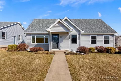 1710 Ginny Ln, Woodstock, IL 60098