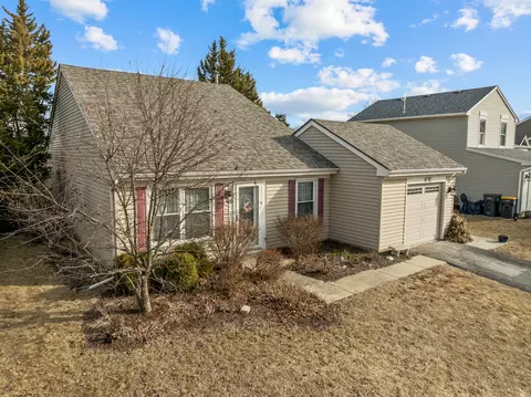 112 Red Cedar Dr, Streamwood, IL 60107