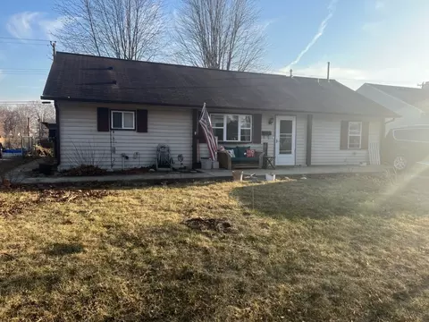 1332 Fairlawn Dr, Rantoul, IL 61866