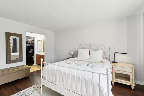 Bedroom - 307 Walters Ln #1A, Itasca, IL 60143 photo 2 of 4