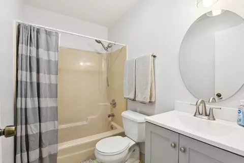 Bath - 307 Walters Ln #1A, Itasca, IL 60143 photo 2 of 2