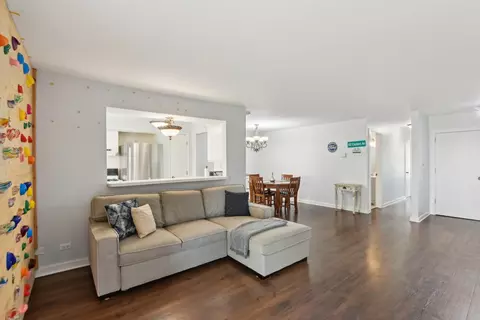 Living - 307 Walters Ln #1A, Itasca, IL 60143 photo 3 of 3