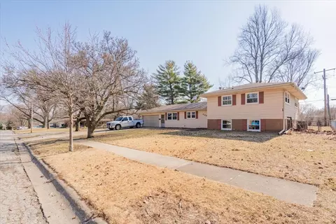 403 Radliff Rd, Bloomington, IL 61701