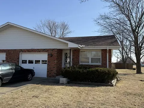 104 N Menominee Dr #A, Minooka, IL 60447