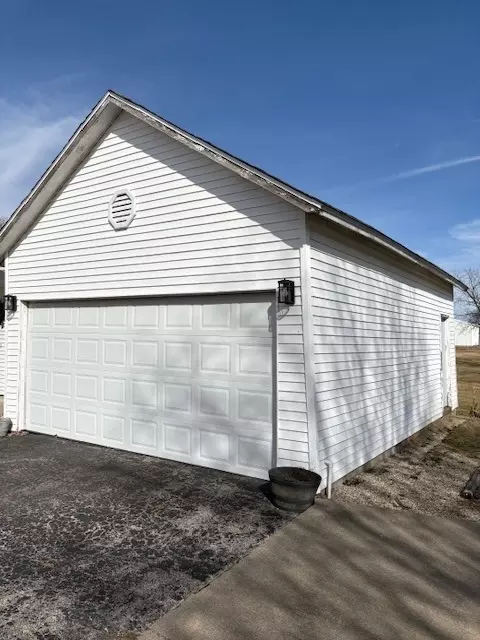 Exterior - 245 S 6th St, Sheldon, IL 60966 photo 1 of 4