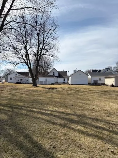 Exterior - 245 S 6th St, Sheldon, IL 60966 photo 3 of 4