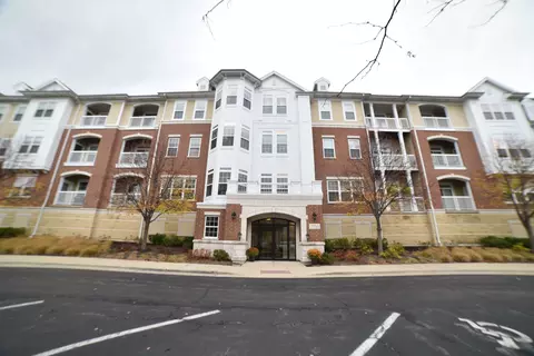 2750 Commons Dr #412, Glenview, IL 60026