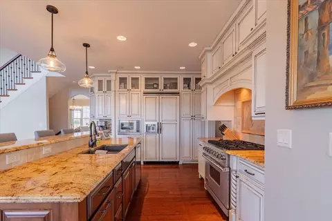 Kitchen - 19863 Jared Dr, Bloomington, IL 61705 photo 3 of 7