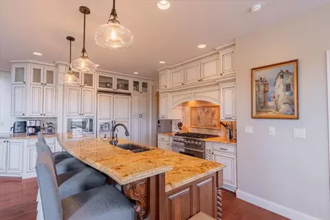 Kitchen - 19863 Jared Dr, Bloomington, IL 61705 photo 4 of 7