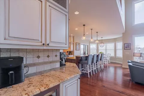 Kitchen - 19863 Jared Dr, Bloomington, IL 61705 photo 5 of 7