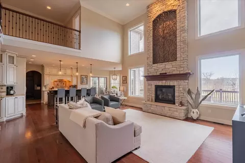 Living - 19863 Jared Dr, Bloomington, IL 61705 photo 2 of 5
