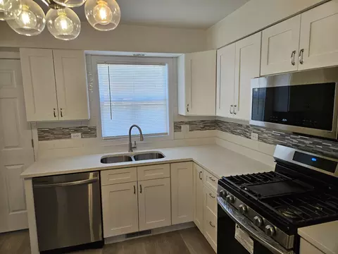 303 Wayne St, Park Forest, IL 60466 photo 2