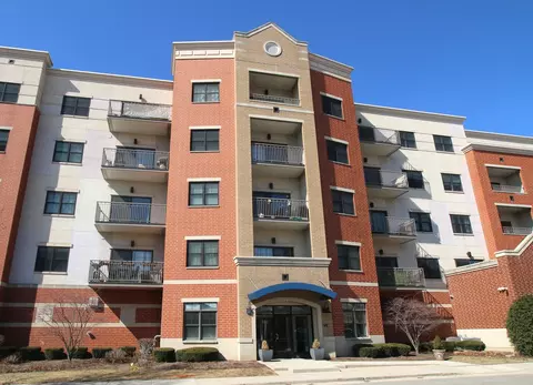 14 S Prospect St #410, Roselle, IL 60172