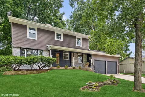 163 Forest Ave, Lake Zurich, IL 60047