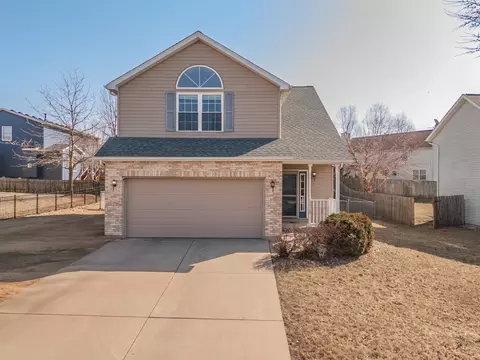 1516 Henry St, Normal, IL 61761 photo 2