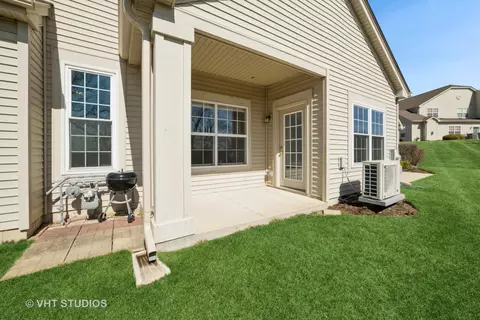 Exterior - 2631 Maple Cir, West Dundee, IL 60118 photo 2 of 8