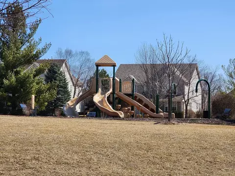 Exterior - 2631 Maple Cir, West Dundee, IL 60118 photo 4 of 8