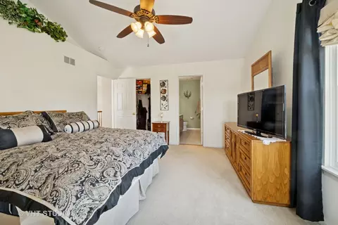 Bedroom - 2631 Maple Cir, West Dundee, IL 60118 photo 2 of 3