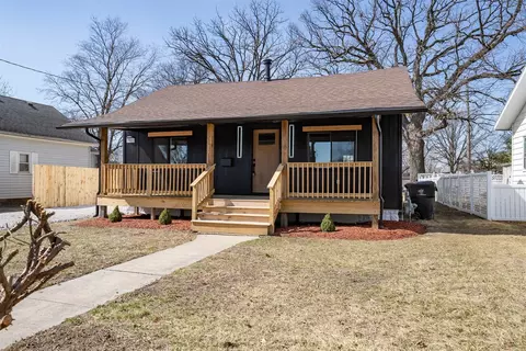 1007 S Lee St, Bloomington, IL 61701 photo 2