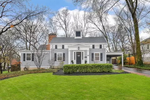 18 Campbell St, Geneva, IL 60134