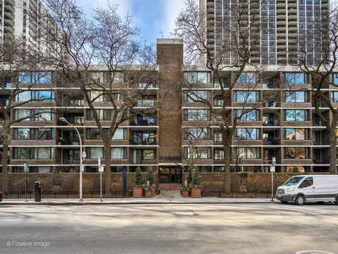 1555 N Sandburg Ter #405K, Chicago, IL 60610