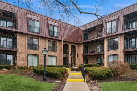 2 The Court Of Harborside Ct #308, Northbrook, IL 60062